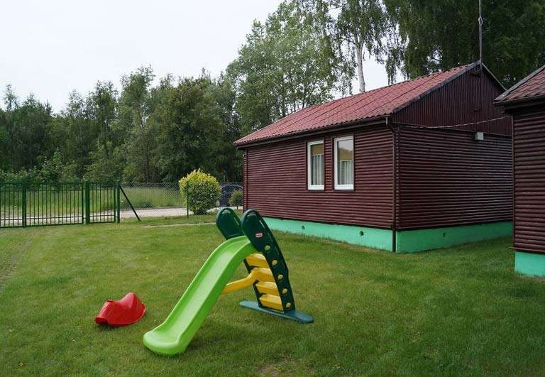 Domki Letnie Łokietek w otoczeniu sosen